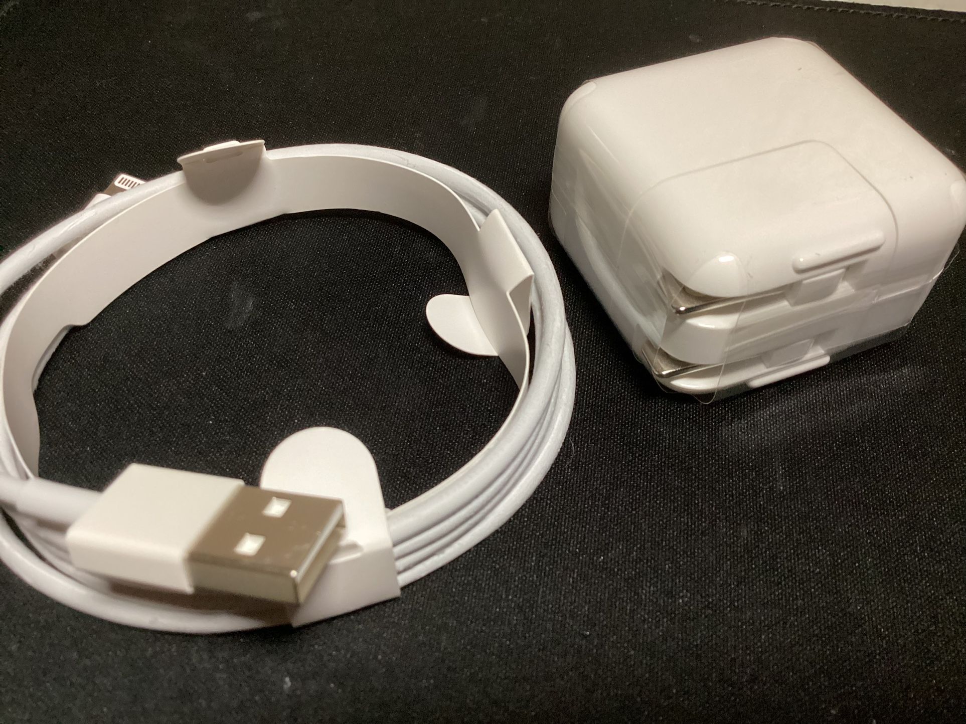 Genuine Apple 12w Usb Charger With Lighting Cable