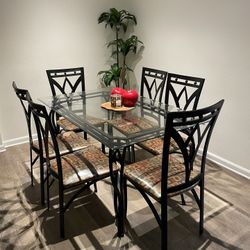 Dining Table & Chairs 