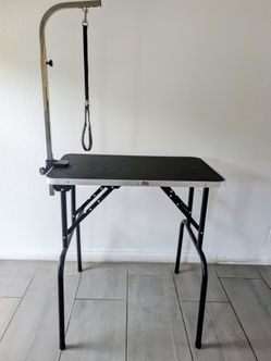 Grooming table