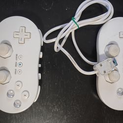 2 Wii classic controllers - tested and fully functional
