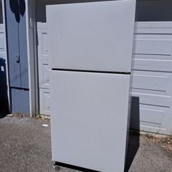 Refrigerator 21cuft by Whirlpool 