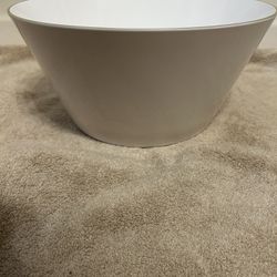 New “Spritz Target Brand” Acrylic Serving Bowl White With Gold Rim