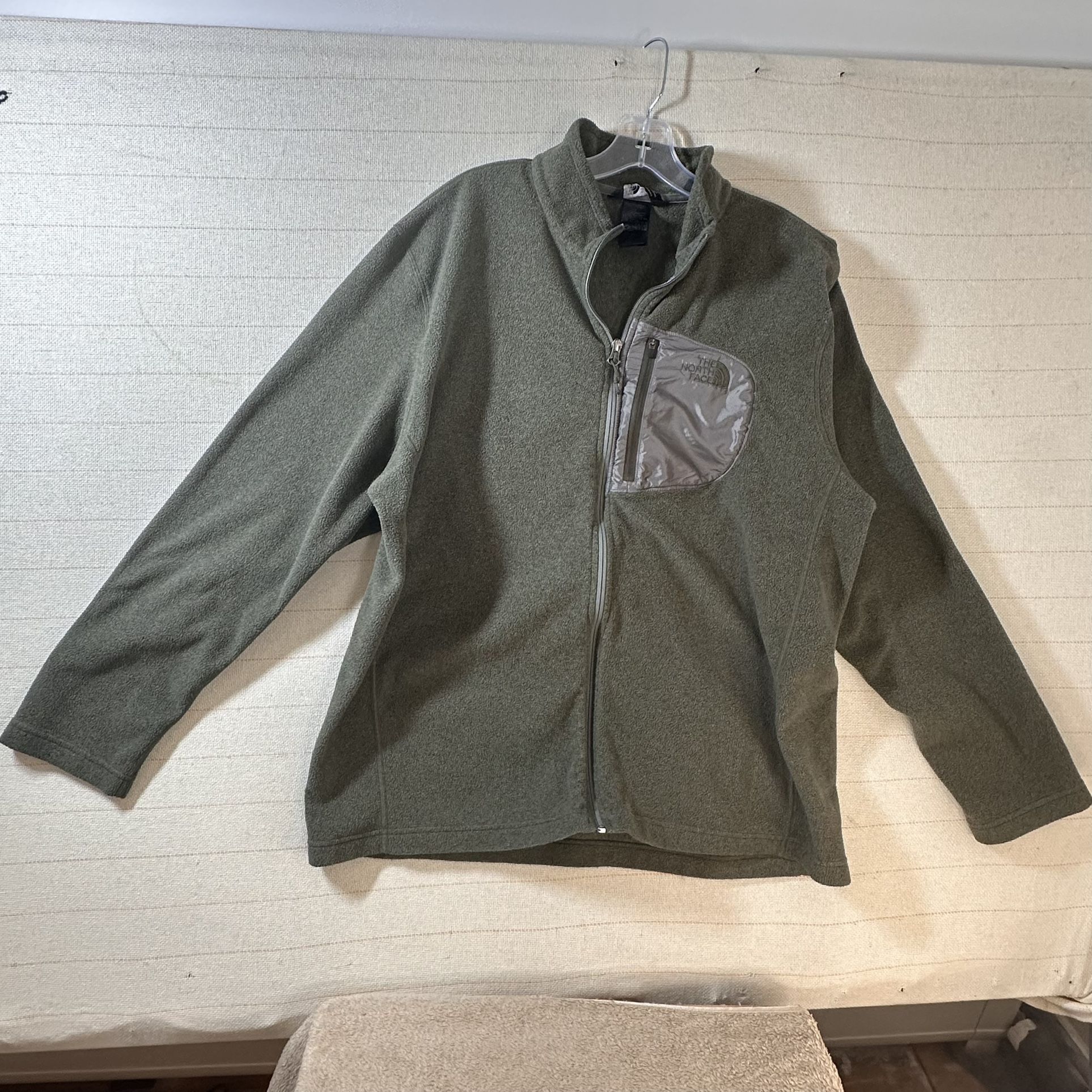 Like new olive green North Face lightweight full zip fleece jacket in great condition. Men’s size L