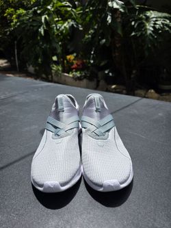 PUMA TENNIS SHOES