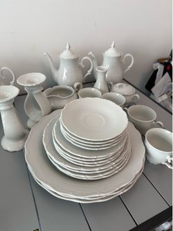 Beautifully Designed Dinner Set