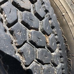 285/75/24.5 Semi Truck Tires (Recaps)