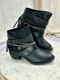 Gianni Bini Womens Studded Wrap Leather Ankle Boots Black Buckle Moto Sz 8.5M