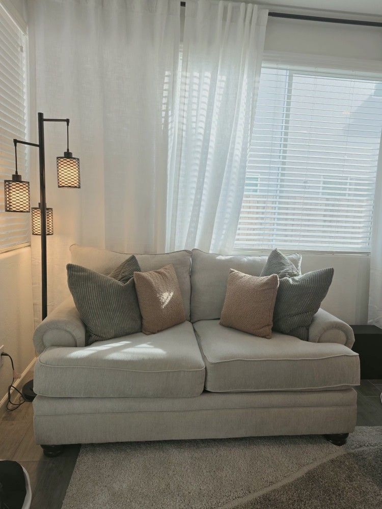 Kanawood Sofa & Loveseat Set