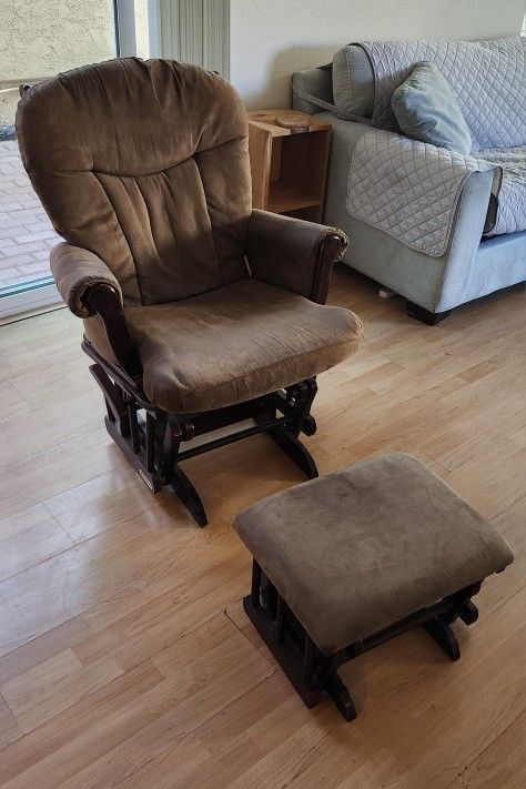 Rocking Chair. Glider.