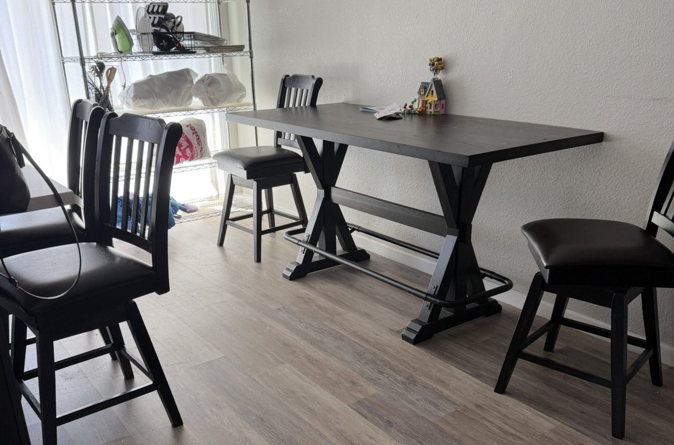 Dining Table 4 Chairs Barley Used