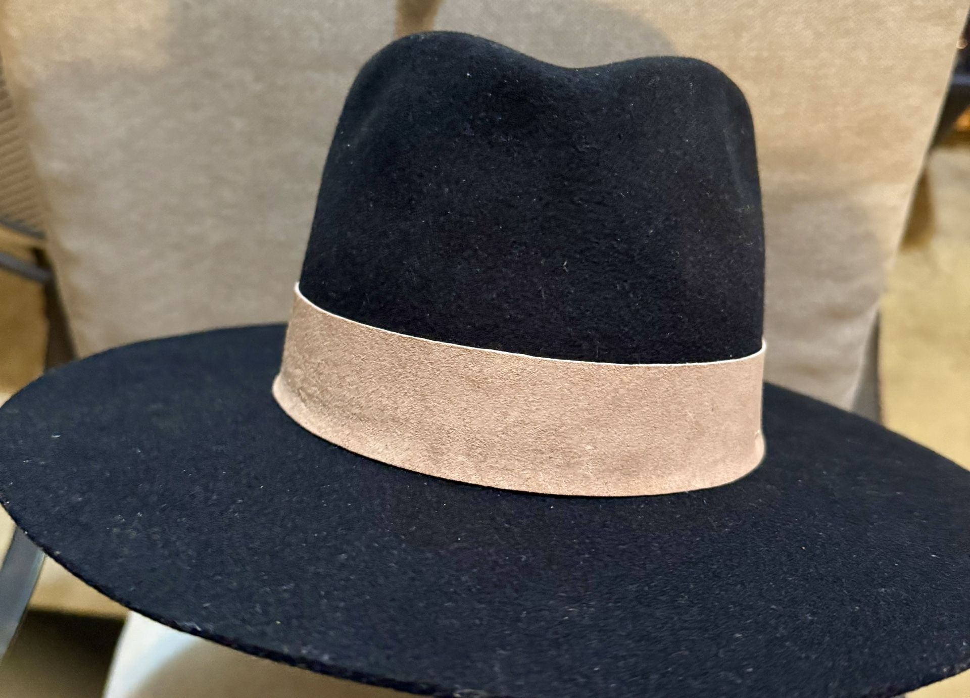 Gigi Pip Black & Tan Ladies Hat