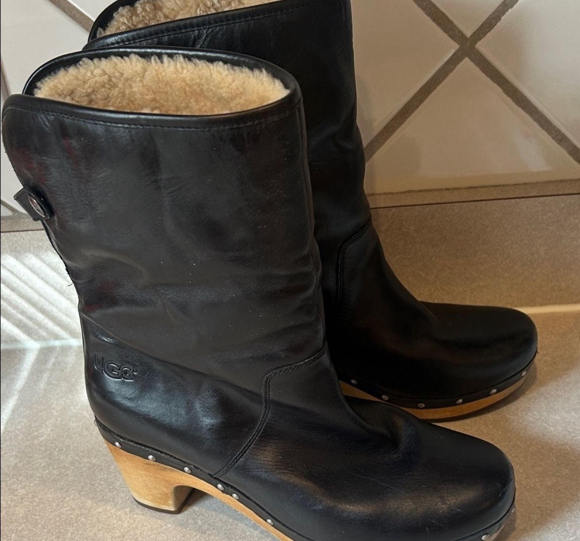 Ugg clog Boots