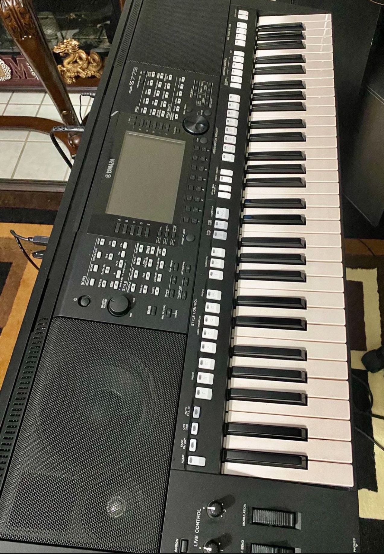 Yamaha PSR 775