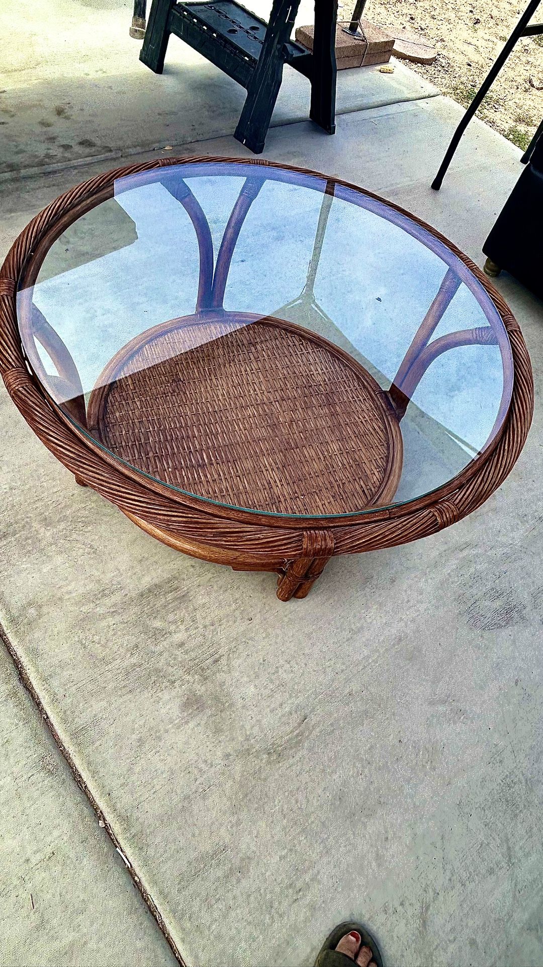Coffee table wood and glass