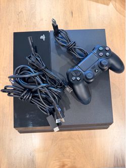 PS4 Original 500GB - Great Condition + Original Controller