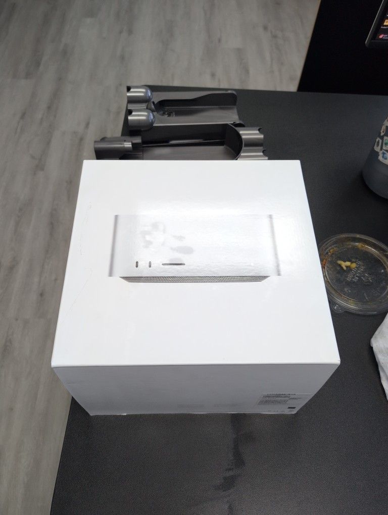 2022 Mac Studio 20 Core CPU 64 Core GPU