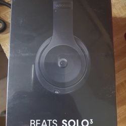 Beats Solo3 Wireless On-Ear Headphones- 40 Hours Of Listening Time-black