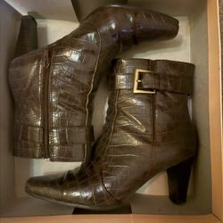 Women's Brown Croc-Embossed Ankle Boots with Buckle size 5