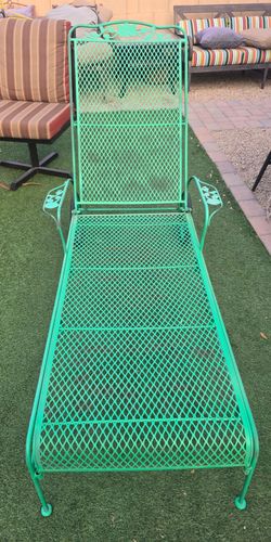 $200 VINTAGE LOUNGE CHAIR in great condition