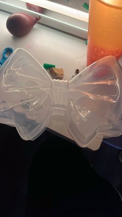 Bow container