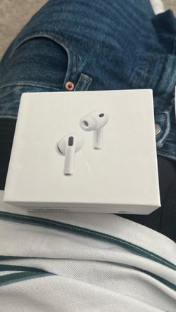 Apple AirPods Pro 3 in Box