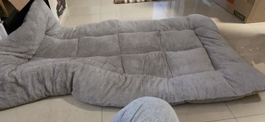 SOFT GREY DOG BED