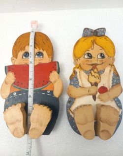8 Wooden Decorations