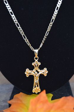 Gold chain with cross for men and women.