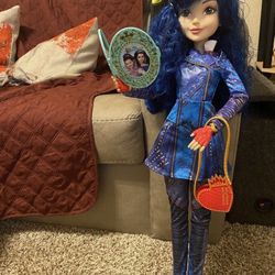 Descendents 28" Doll Evie including books & Stickers.