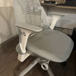 Nearly New Herman Miller Sayl Office Chair (very New)