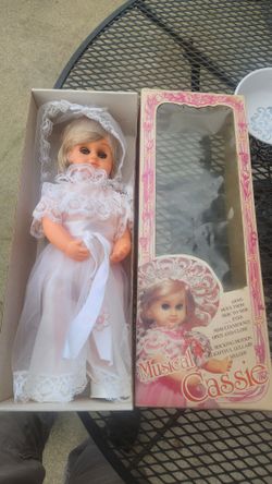 Cassie Musical Doll