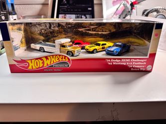 Hot Wheels Premium 4-Car Set with Retro Rig