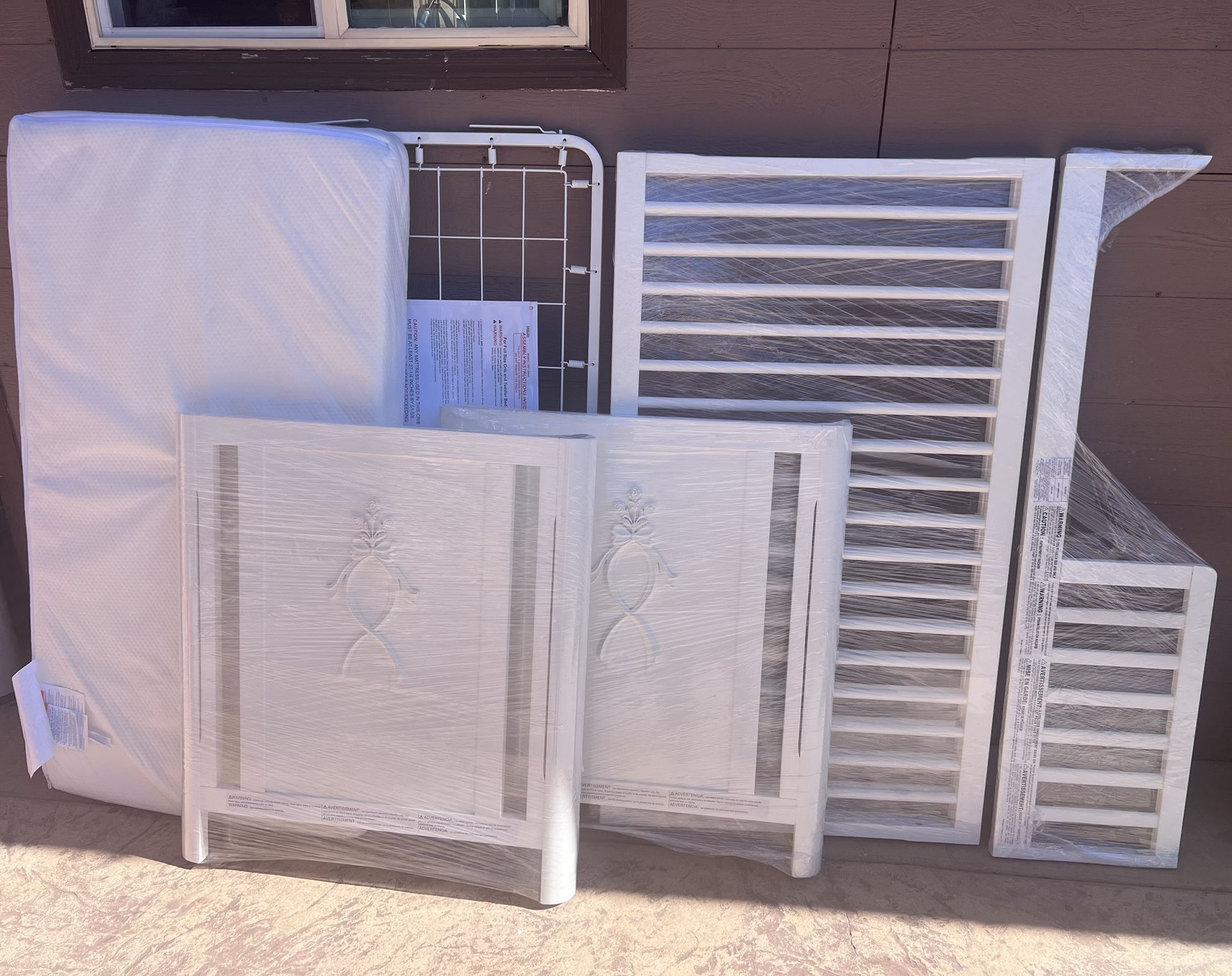 Vintage White Convertible 3-1 Crib