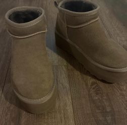 Cushionaire Never Worn Dark Brown Mini Platform Ugg Style Boots sz 7.5 or 8