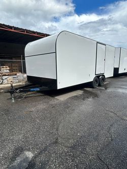 TRAILA CERRADA/REMOLQUE/CARROS