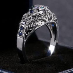 NWB Stunning Ring 