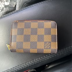 Loui Vuitton small purse 
