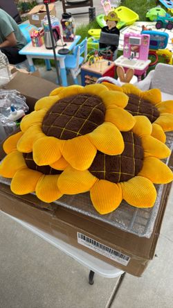 Kids floor cushion