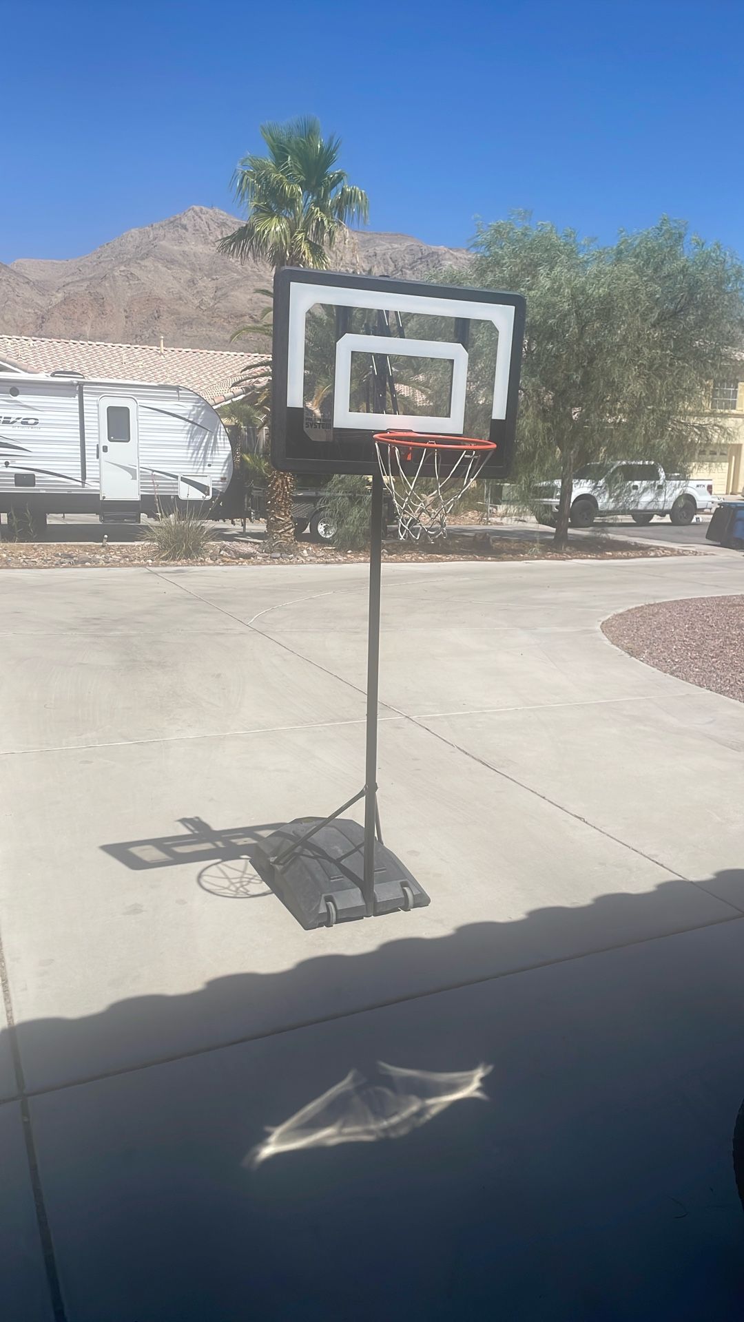 Basketball hoop
