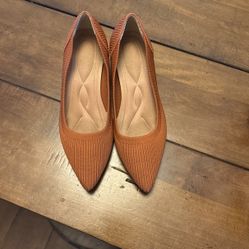 low heel pumps