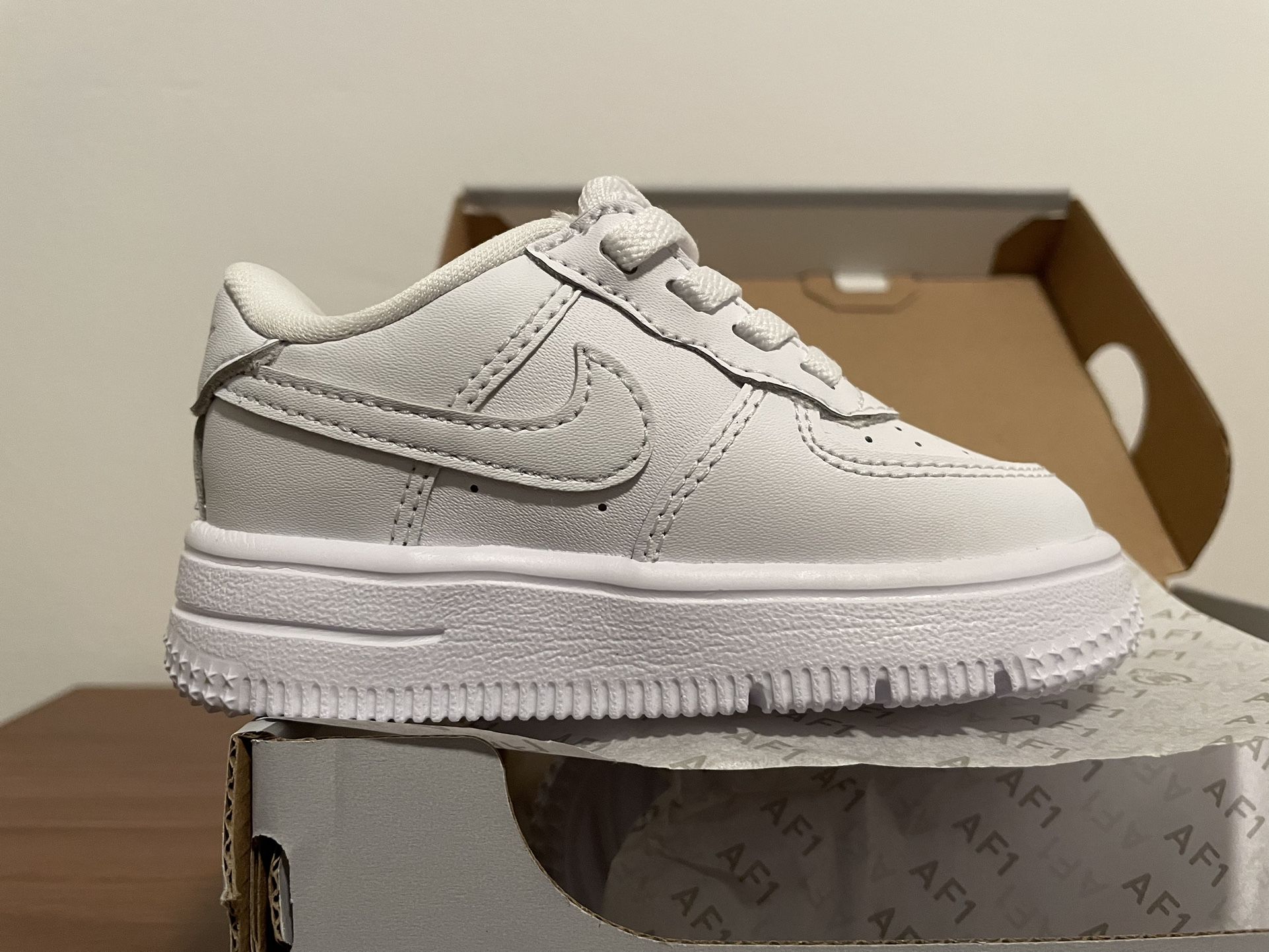 Nike Force 1 Low EasyOn (TD) – White – Size 5C Brand New