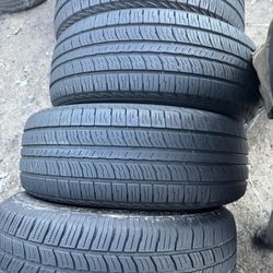 265/70/16 300$ set of “5” Very good condition  Adam 954/534/6165