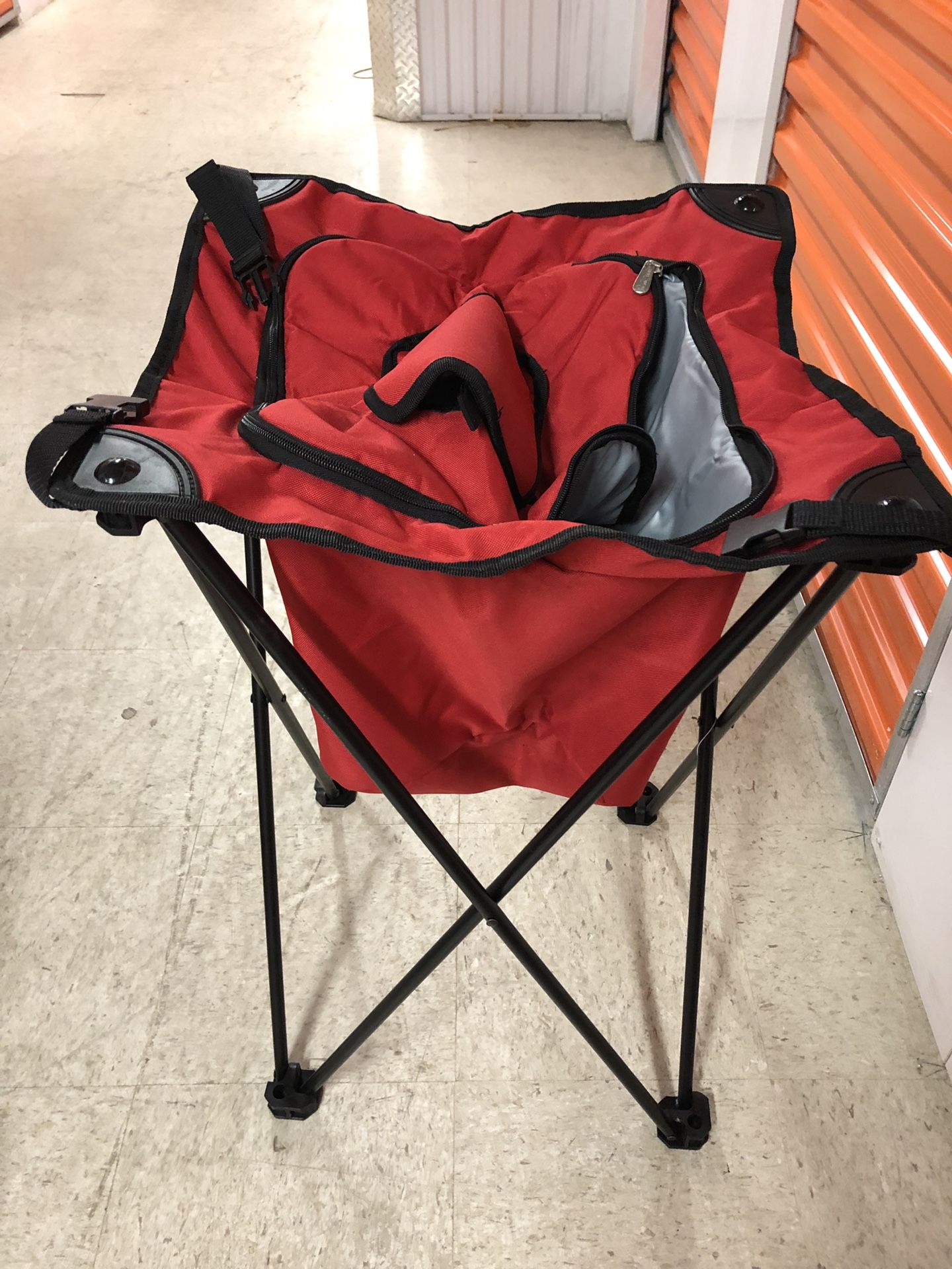 Portable stand up cloth cooler 10$