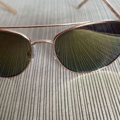 There Very Nice Sunglasses There UNISEX Sunglasses Made By ADRIENNE VITTADINI They Are Brand New Never Worn 