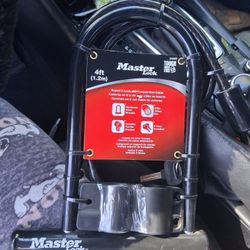 MASTERLOCK WITTH 2 KEYS