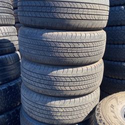 215/55R17 Marca Michelin En Perfectas Condiciónes De Vida