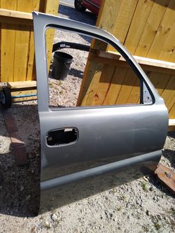 Passenger side front door for a1999 to 2007 Chevy Truck ,Tahoe , Saburban , or GMC all have the same door