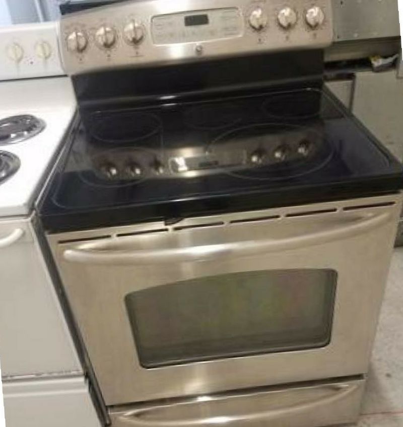 Frigidaire Whirlpool 30in Range Electric & All Gas