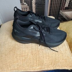 Running Shoes 