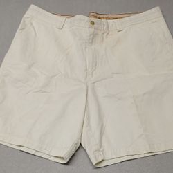 Tommy Bahama (40) Mens Khaki (2) Shorts